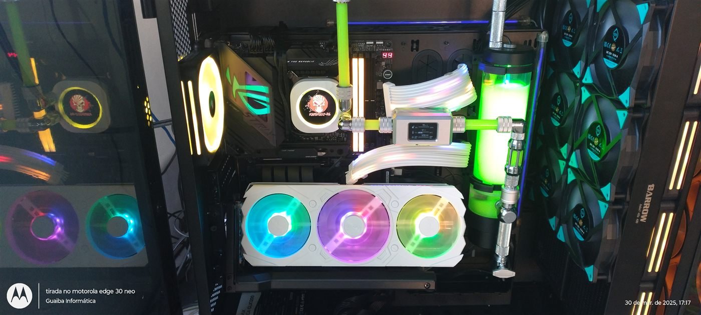 Computador montado em assistência técnica